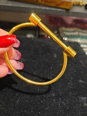 Elegant Gold-Tone Hinged Bar Bracelet